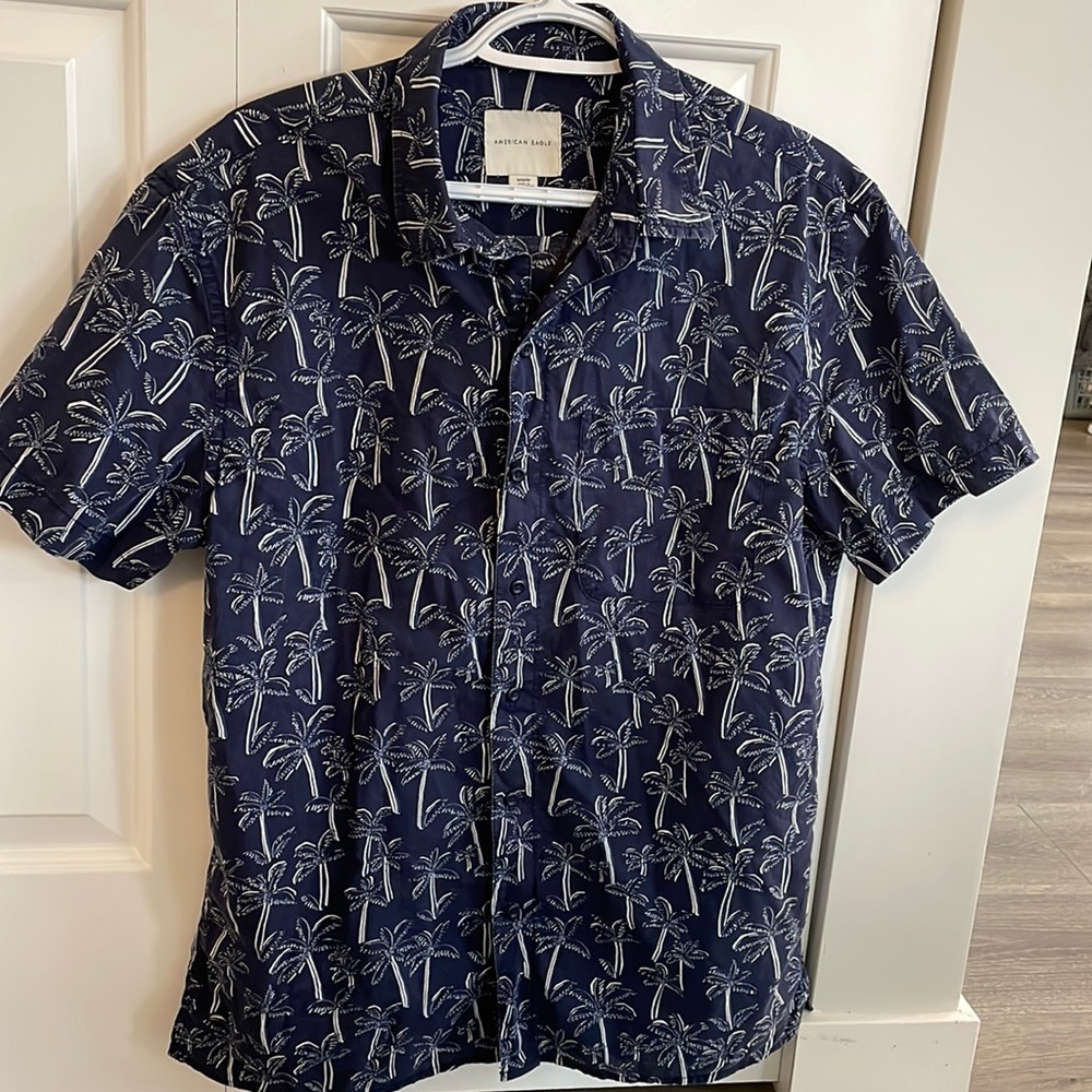 ❤️ 3 for $10: American Eagle men’s shirt.